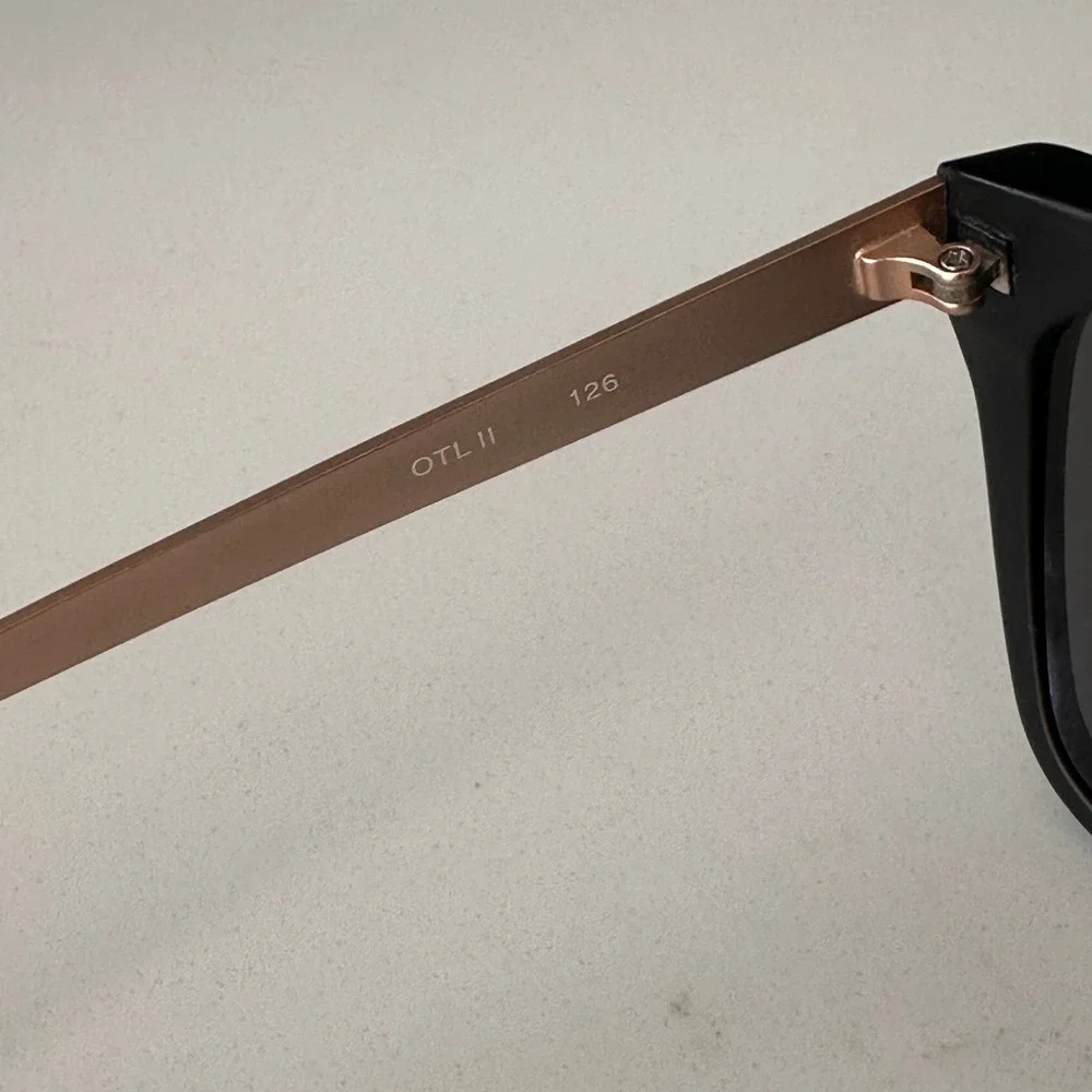Quay Sunglasses Womens OS Black Excellent OTL II Desi Perkins Rose Gold Flat Top